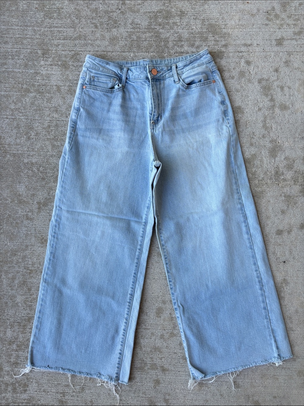 a.n.a Light Blue High Rise Wide-Leg Crop Jeans with Raw Hem - Picture 2 of 13